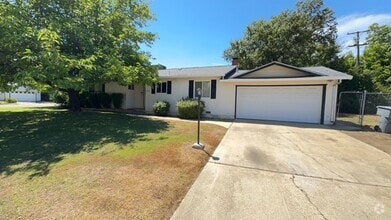 Building Photo - 3036 Merle Dr