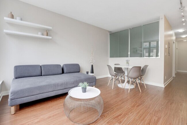 Photo du bâtiment - 444 W 6th Ave