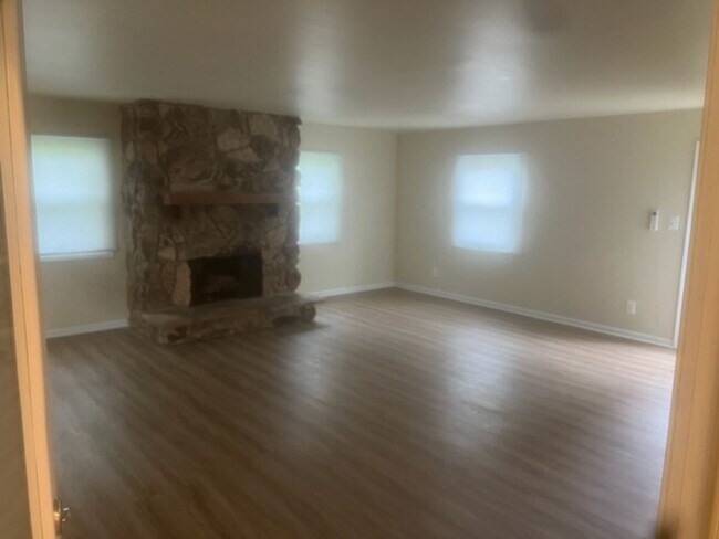 Foto del edificio - Updated Like New 3 Bedroom Ranch