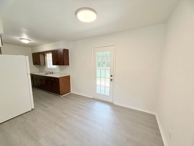 Building Photo - 6522 Julia Dr