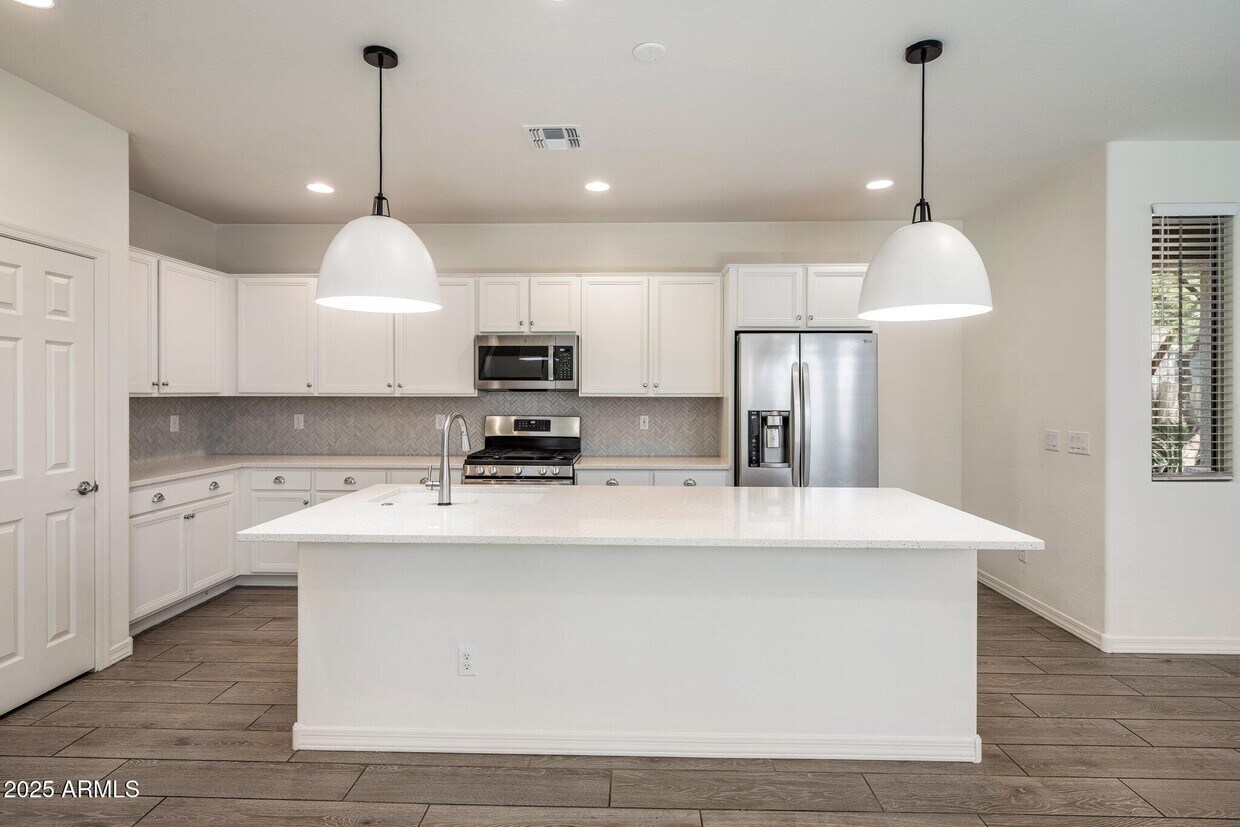 Foto principal - 5809 W Warner St