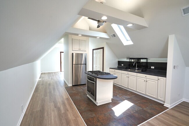 Building Photo - 4861 W Dakin St