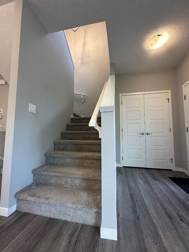Photo du bâtiment - Stylish 3-Bedroom Townhouse in Harvest Hills – Perfect for Family Living (IP009)