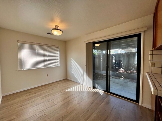 Foto del edificio - One Bedroom Napa Condo. Close to Downtown!