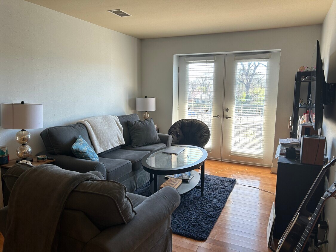 Foto principal - 5630 Pershing Ave