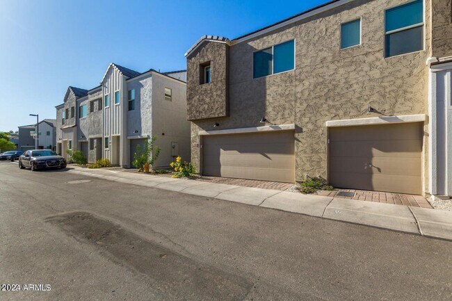 Building Photo - 2268 W Laurie Ln