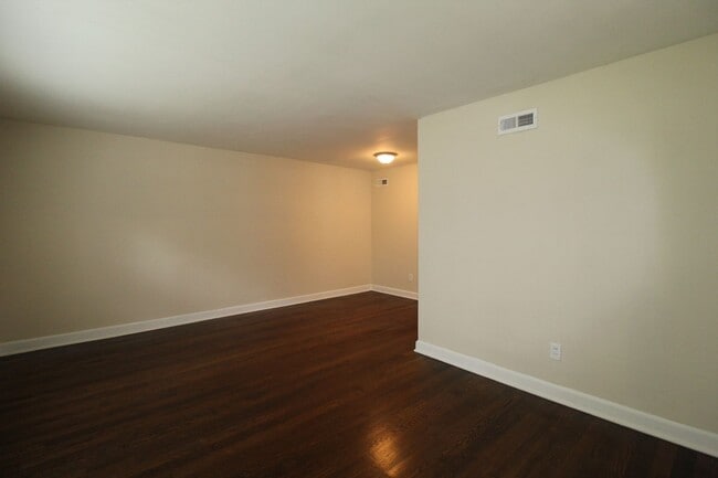 Building Photo - 2702 Howell Terrace