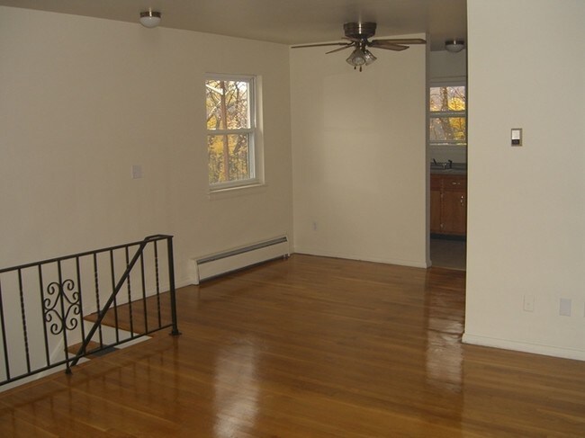 Sala de estar - 268 McBride Ave