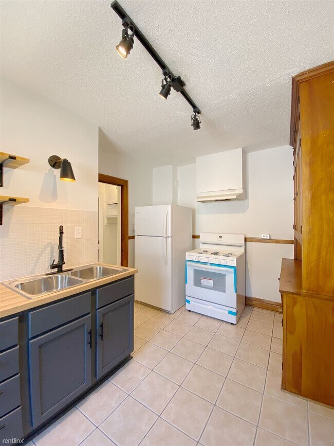 Foto del edificio - 2 br, 1 bath 4plex - 3912 North Thomas Ave...