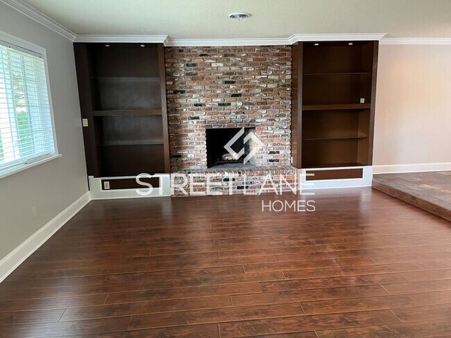 Building Photo - REDUCED! - Now offering $500 off first ful...