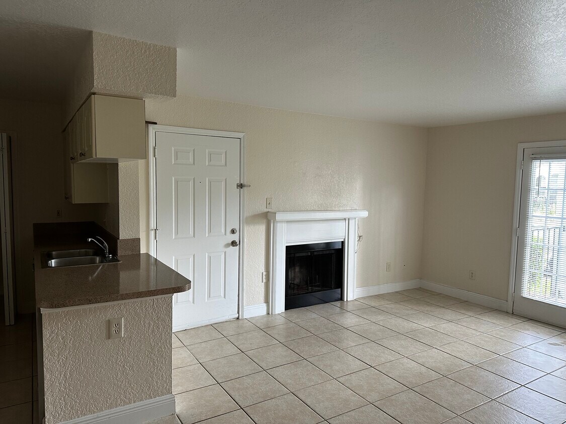 Primary Photo - 2550 N Alafaya Trail
