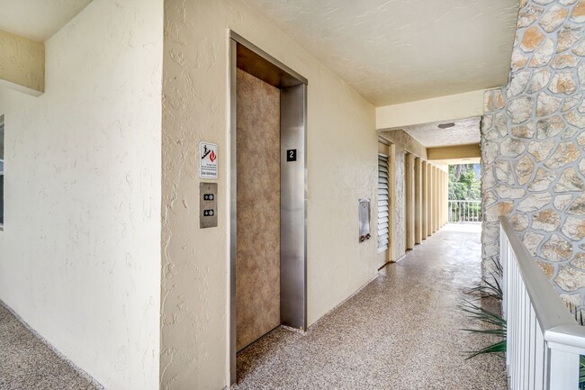 Building Photo - ***SHORT-TERM RENTAL***CAMBRIDGE CLUB***FU...