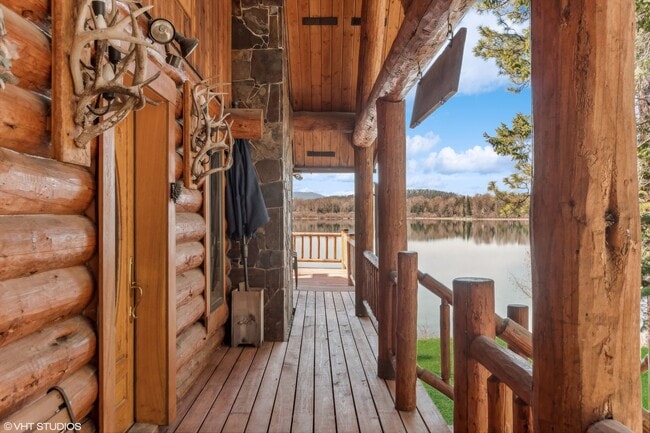 Building Photo - Point of Pines