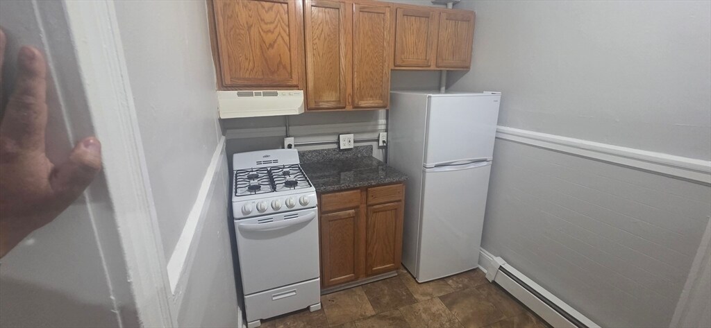 Primary Photo - 44 Estes St