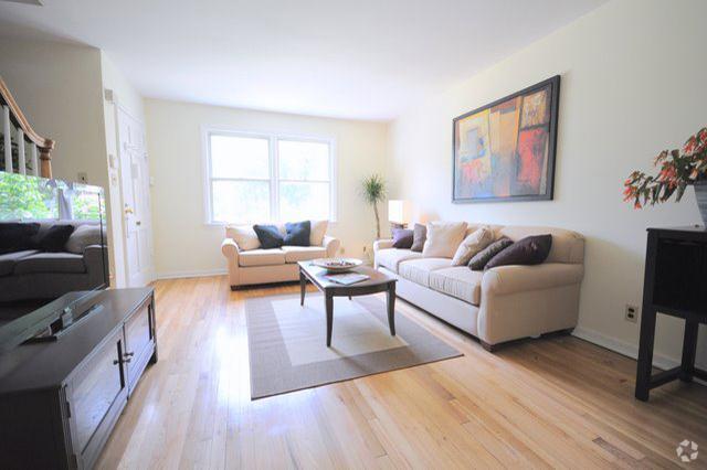 Living Room - Hollywood Terrace