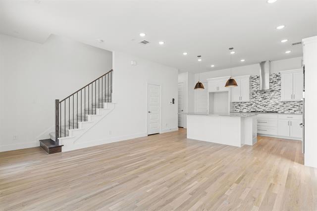 Building Photo - 710 Resort Dr