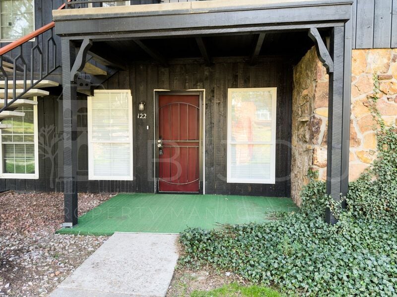 Photo - 2902 Airport Rd