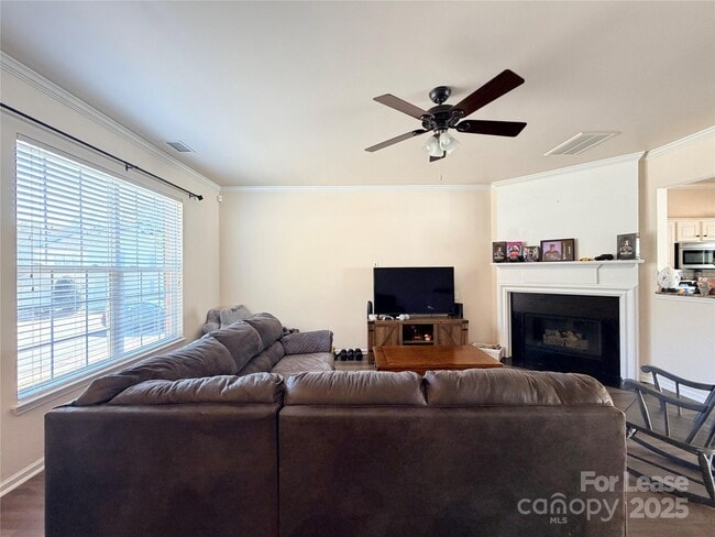 Foto del edificio - 6836 Rothchild Dr