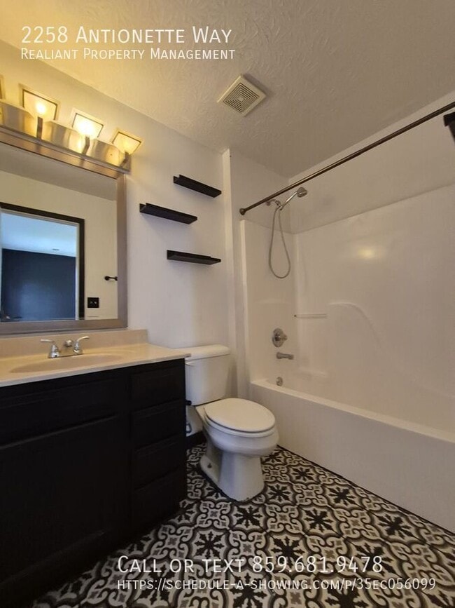 Building Photo - 2258 Antoinette Way