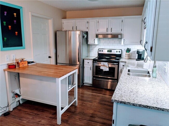 Building Photo - 470 Robin Hood Ct