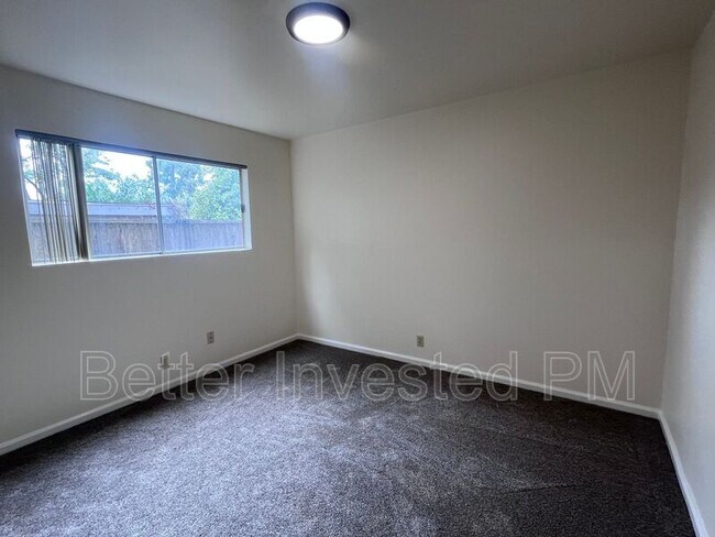 Building Photo - 534 Steele Ln