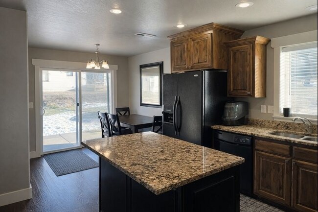 Foto del edificio - 336 W 200 S