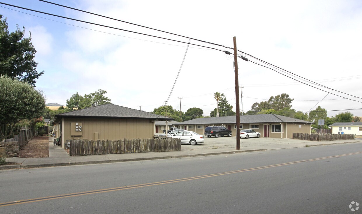 Building Photo - 803 3rd St