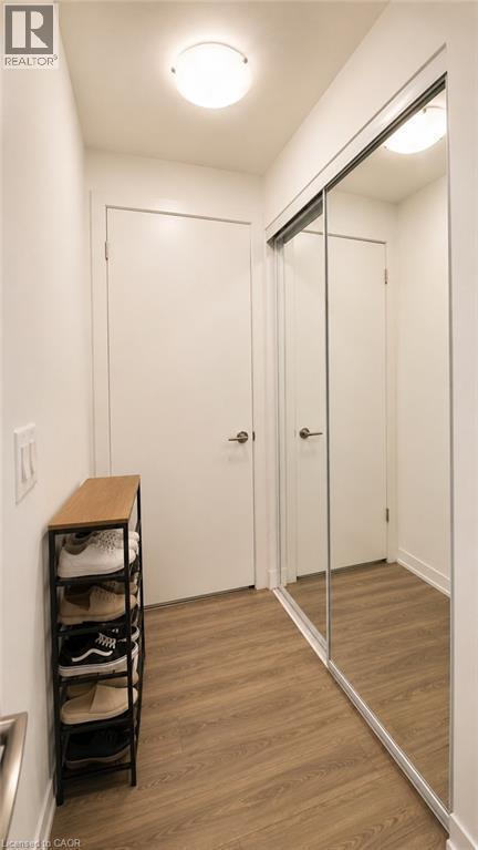 Photo du bâtiment - 550 N Service Rd