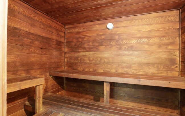 Photo - 443 E Ohio St Apartment