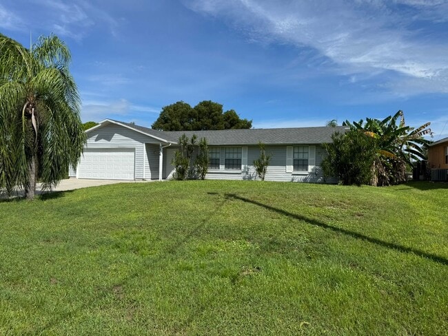 Building Photo - 3/2 Single Family Home in Lehigh Acres for...