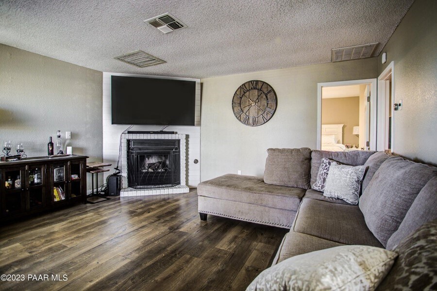 Building Photo - Furnished Apartment