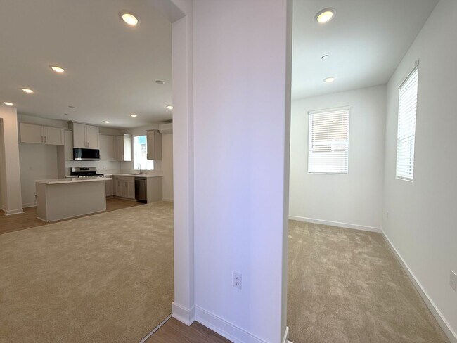 Foto del edificio - Brand New Construction in River Terrace Development!