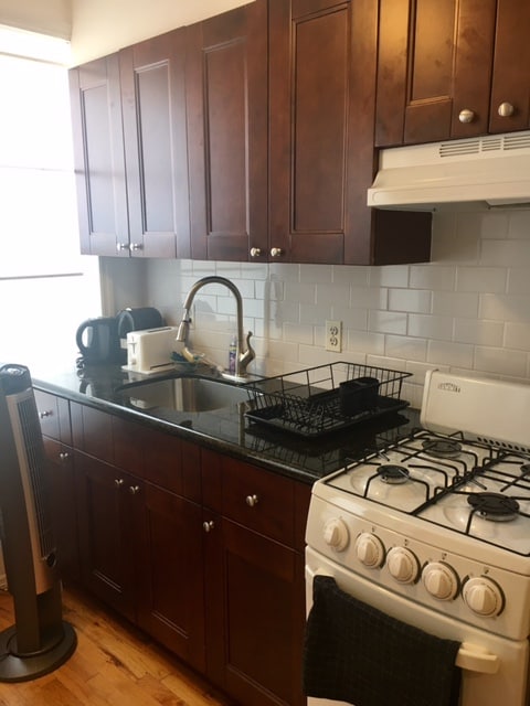 Building Photo - 253 Powers St