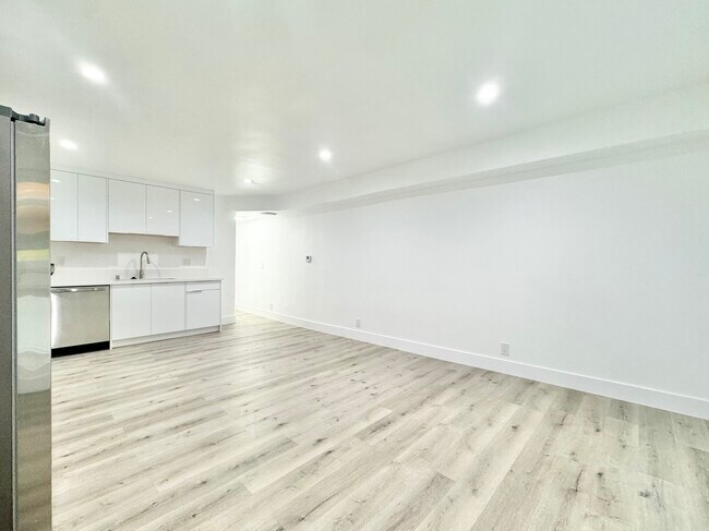 Foto del edificio - 816 N Edinburgh Ave