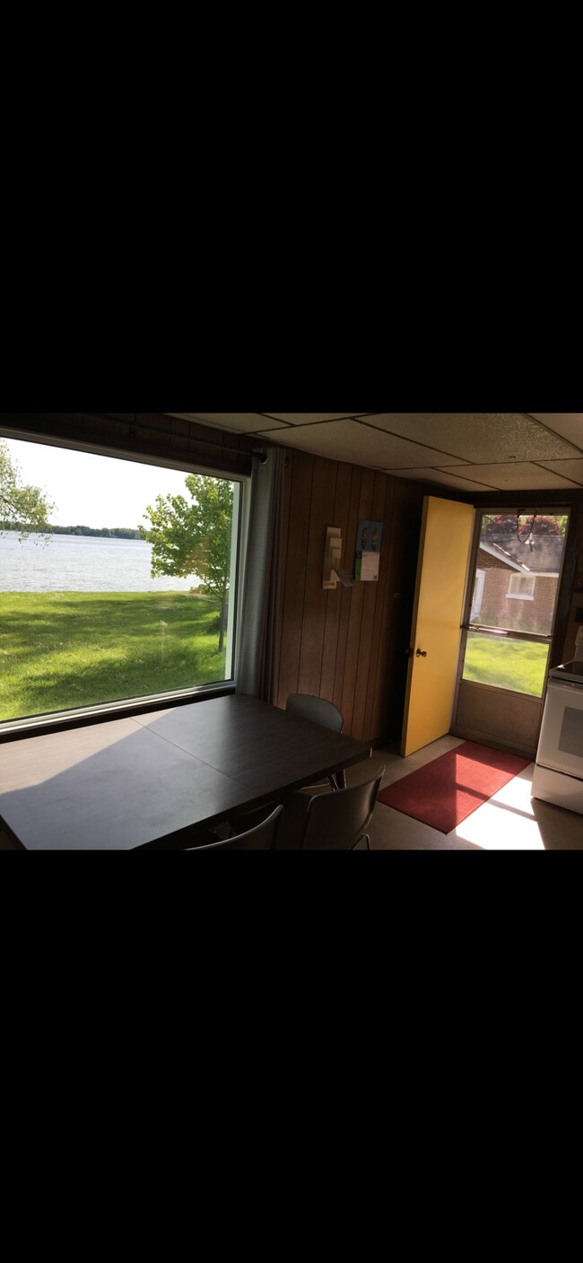 Foto del edificio - 6640 W Lake Dr