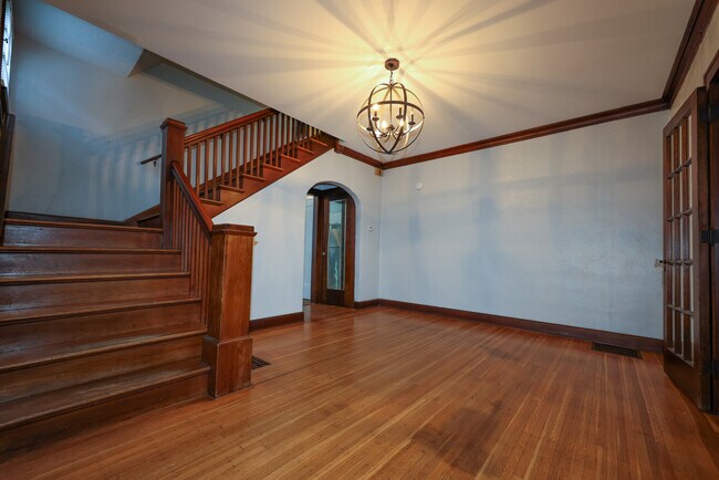 Foto del edificio - 4058 Central Ave
