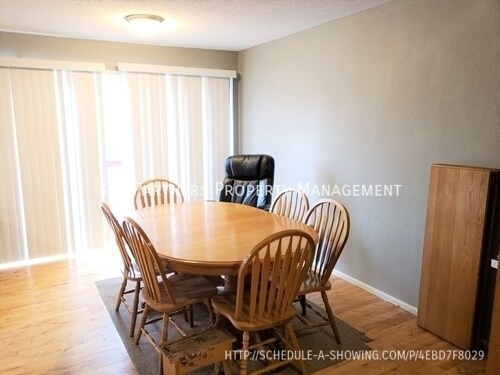 Foto del edificio - 8951 Hauser - SPACIOUS duplex!