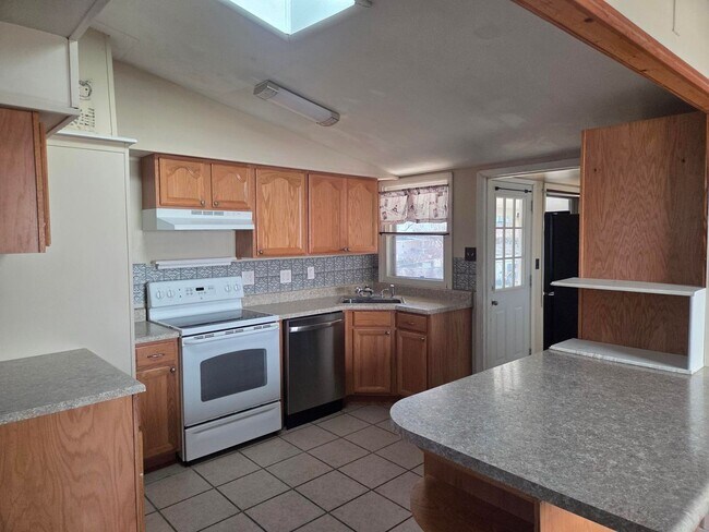 Foto del edificio - 645 Linden Ln