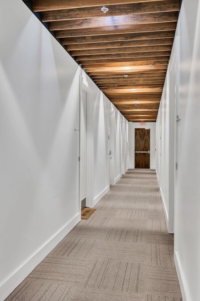 Foto del edificio - Furnished West End Luxury Condo