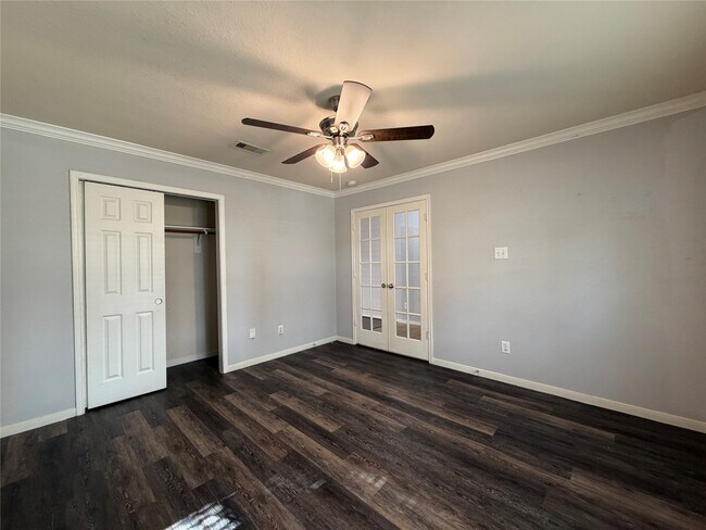 Building Photo - 8023 Clover Leaf Dr