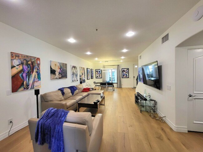 Foto del edificio - 851 N San Vicente Blvd