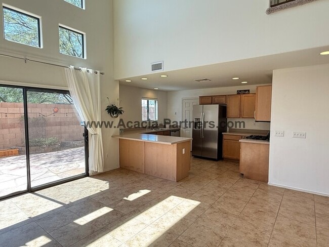Building Photo - Spacious Three Bedroom Home