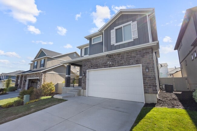 Building Photo - 4 bedroom/4 bathroom Home in Herriman!