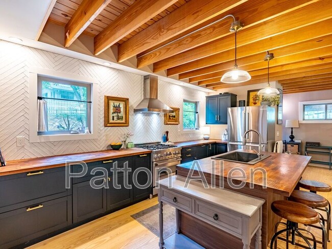 Foto del edificio - 206 Waynesville Ave