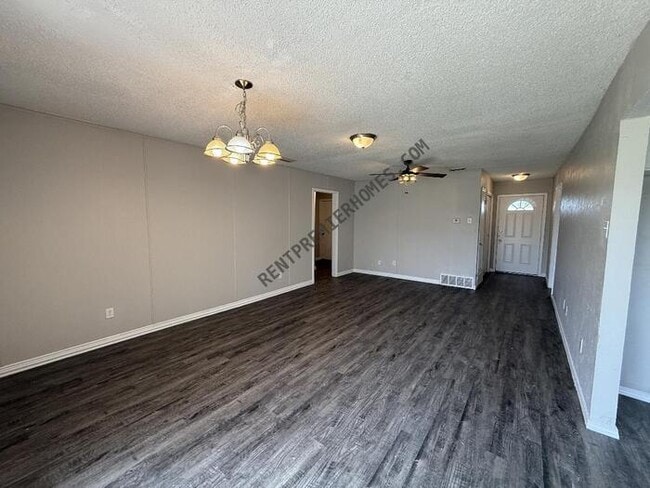 Building Photo - 905 Mardi Gras Ln