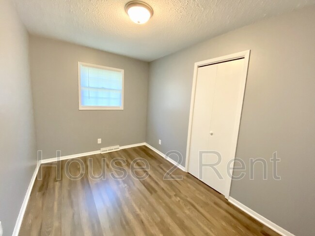 Building Photo - 410 S Aikman St