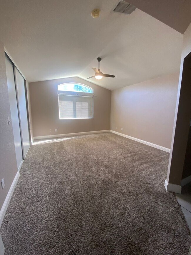 Building Photo - 3 Bedroom Home With A Bonus Room Downstair...