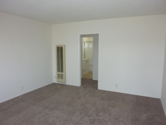 Building Photo - 14618 S Budlong Ave