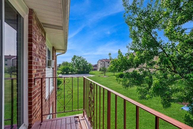 Building Photo - 15290 El Cameno Terrace