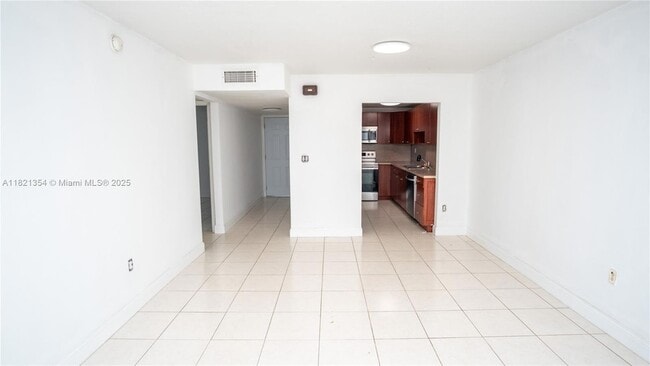 Building Photo - 10090 NW 80th Ct
